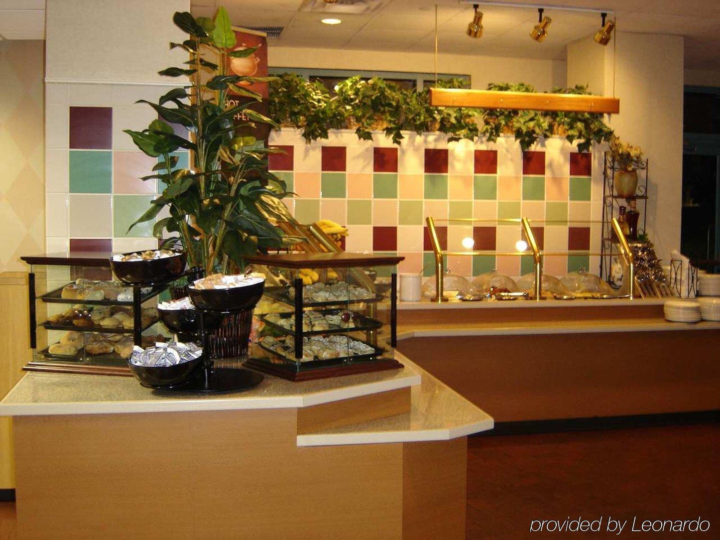 Embassy Suites Parsippany Restaurant photo